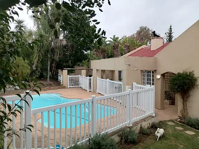 4 Bedroom House To Rent in Somerset West - FrDx.webp