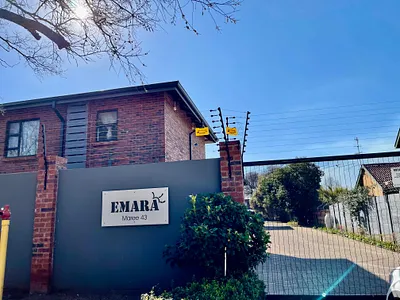 2 Bedroom Townhouse For Sale in Potchefstroom - M8hM.webp