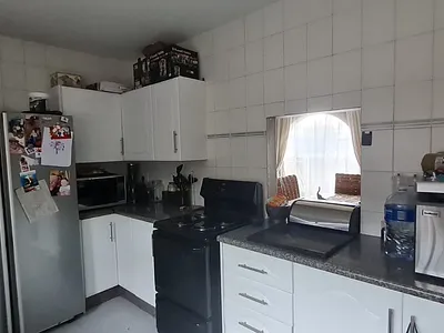 3 Bedroom Apartment To Rent in Edenvale - img