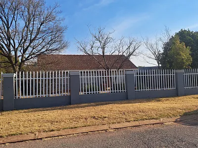 3 Bedroom House To Rent in Roodepoort - o9dB.webp