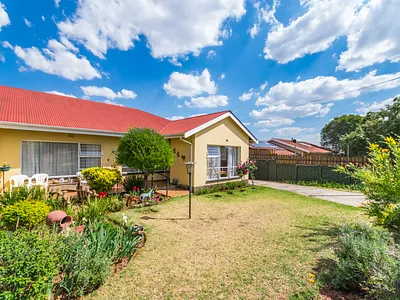 3 Bedroom House For Sale in Krugersdorp - mvo5.webp