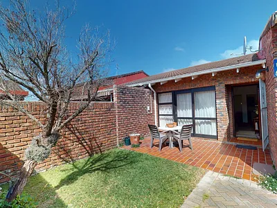 3 Bedroom Townhouse For Sale in Port Elizabeth - img