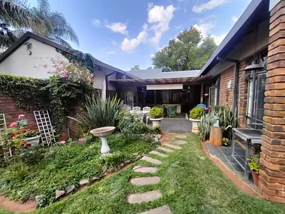 5 Bedroom House For Sale in Akasia - YJka.webp