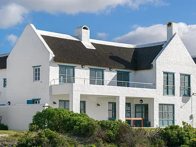 6 Bedroom House For Sale in Struisbaai - 2aD5.webp