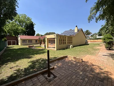 4 Bedroom House For Sale in Bedfordview - img