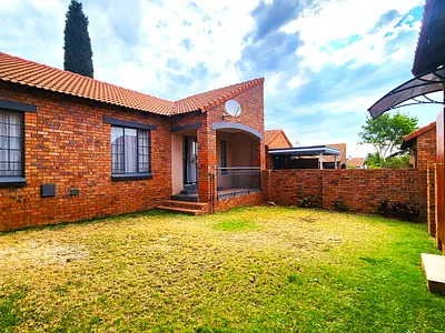 2 Bedroom Townhouse For Sale in Pretoria - 7y2c.webp