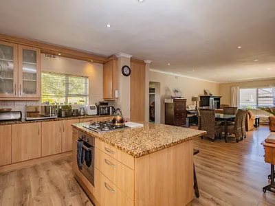 4 Bedroom House For Sale in Kenridge, Bellville - b73A.webp