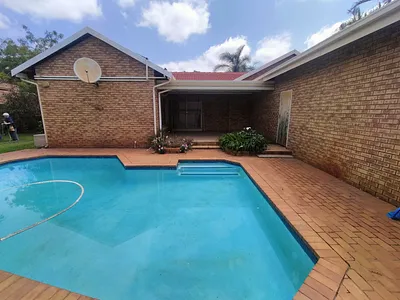 5 Bedroom House For Sale in Akasia - sQto.webp