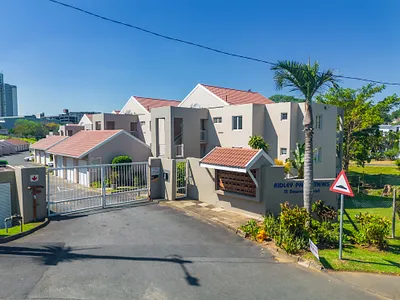 2 Bedroom Townhouse For Sale in Queensburgh - img