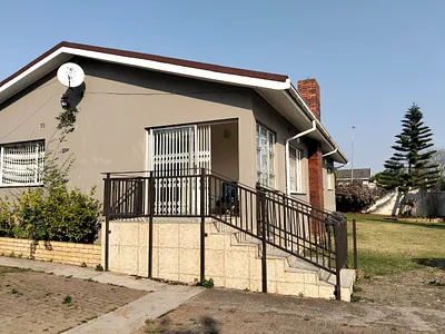4 Bedroom Apartment To Rent in Mthatha - img