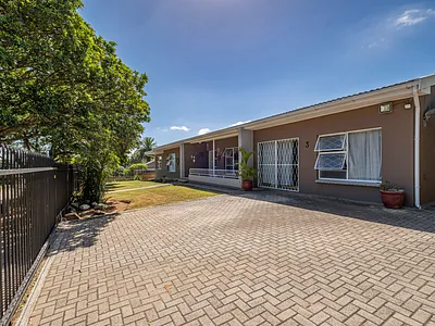 5 Bedroom House For Sale in Uitenhage - PAGf.webp