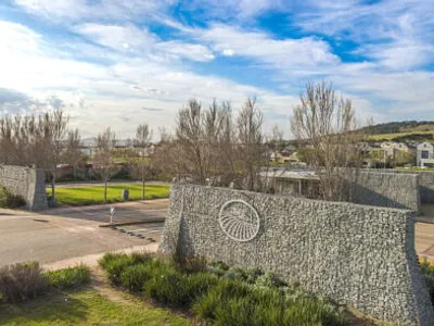 3 Bedroom House To Rent in Somerset West - vQGT.webp