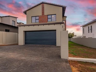 4 Bedroom House For Sale in Krugersdorp - Dyxy.webp