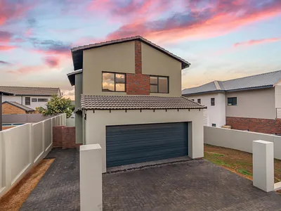 4 Bedroom House For Sale in Krugersdorp - VbBR.webp