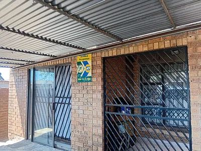 4 Bedroom House For Sale in Middelburg - img