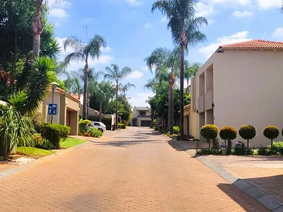 4 Bedroom Townhouse To Rent in Bedfordview - gU1A.webp