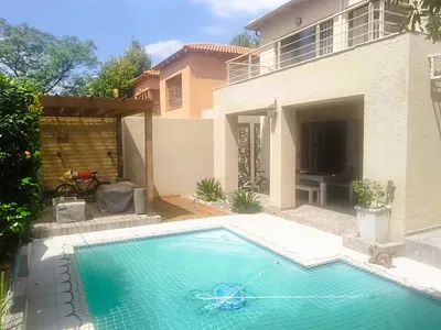 4 Bedroom Townhouse To Rent in Bedfordview - n5a2.webp