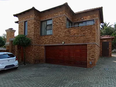 3 Bedroom Townhouse For Sale in Johannesburg - u2Nf.webp