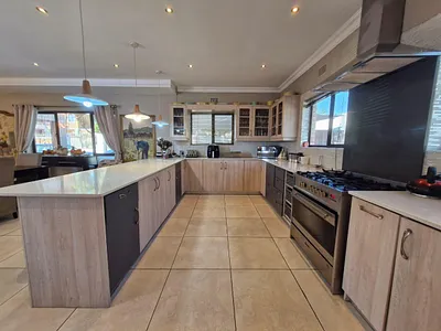 4 Bedroom House To Rent in Kuils River - T7Uh.webp