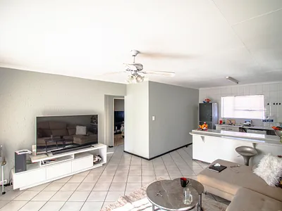 2 Bedroom Apartment For Sale in Midrand - XYvX.webp