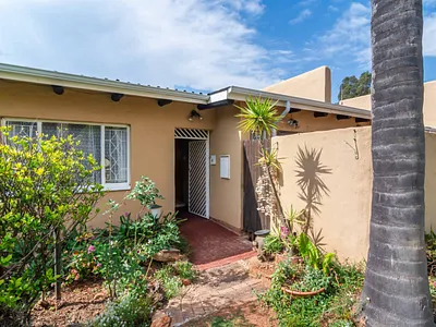 2 Bedroom Townhouse For Sale in Roodepoort - GpMu.webp