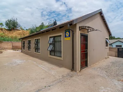 4 Bedroom House For Sale in Roodepoort - rr9m.webp