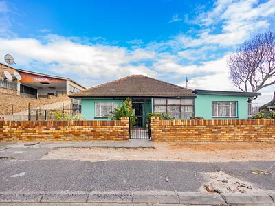 3 Bedroom House For Sale in Goodwood - iMzb.webp