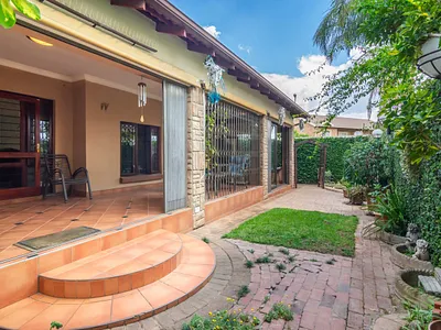 3 Bedroom House For Sale in Roodepoort - DU9T.webp