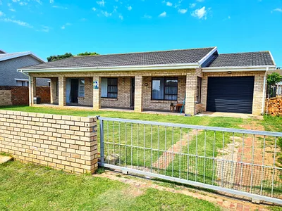 2 Bedroom House For Sale in Jeffreys Bay - 82P1.webp