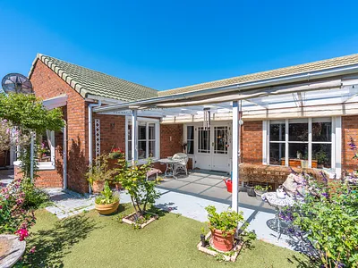 3 Bedroom House For Sale in Cape Town - img