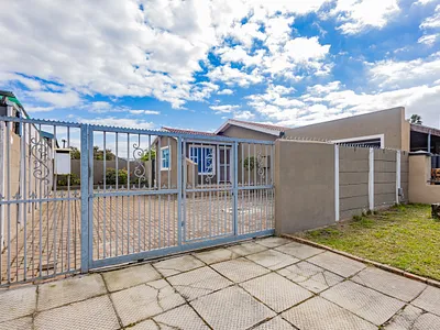 3 Bedroom House For Sale in Parow - pSIR.webp