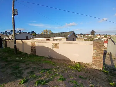 3 Bedroom House For Sale in East London - bGwn.webp