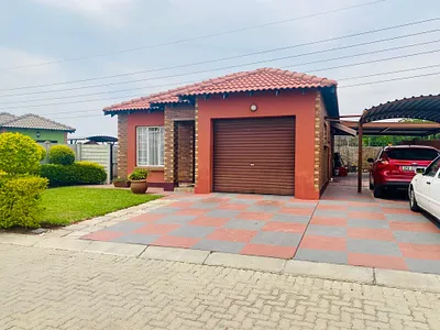 3 Bedroom Townhouse For Sale in Rustenburg - 802O.webp