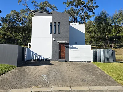 2 Bedroom Townhouse For Sale in East London - img