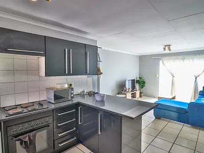 2 Bedroom Apartment For Sale in Midrand - 48eP.webp