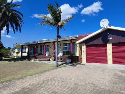 4 Bedroom House For Sale in Despatch - 5HMi.webp