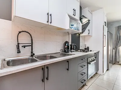 2 Bedroom Apartment For Sale in Soweto - G2dV.webp