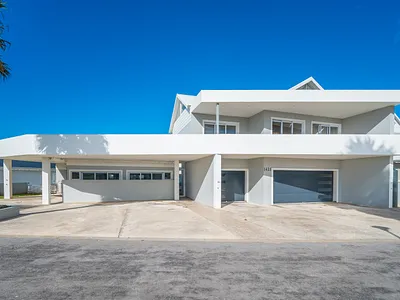 7 Bedroom House For Sale in Jeffreys Bay - zvTC.webp