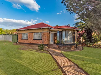 3 Bedroom House For Sale in Roodepoort - lGMV.webp