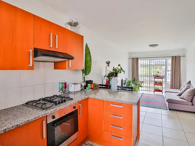 2 Bedroom Apartment To Rent in Stellenbosch - hmAz.webp