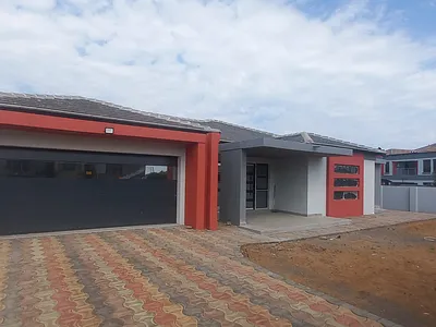 4 Bedroom House For Sale in Middelburg - 0S1g.webp