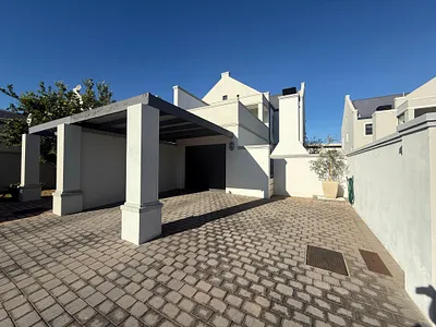 2 Bedroom House For Sale in Worcester - img