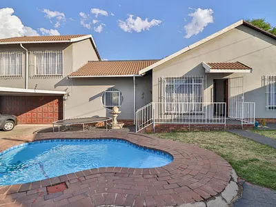 3 Bedroom House For Sale in Johannesburg - dxe1.webp