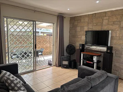 2 Bedroom Townhouse For Sale in Edenvale - CFNk.webp