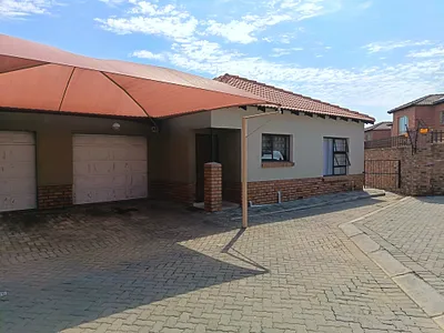 3 Bedroom Townhouse For Sale in Rustenburg - nJc8.webp