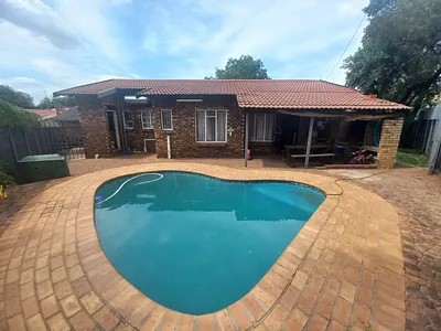 3 Bedroom Townhouse For Sale in Rustenburg - itIR.webp