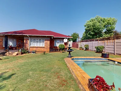 4 Bedroom House For Sale in Germiston - vhpn.webp