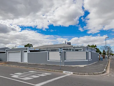 4 Bedroom House For Sale in Goodwood - wIOZ.webp