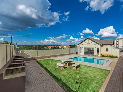 2 Bedroom Apartment To Rent in Roodepoort - lNqH.webp
