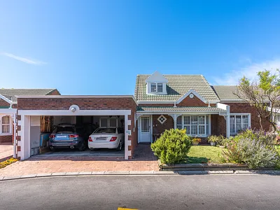 3 Bedroom House For Sale in Cape Town - BcBw.webp
